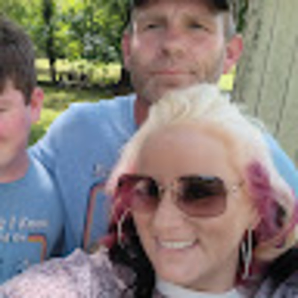 Meet your Posher, Lindsey - Picture 1 of 1